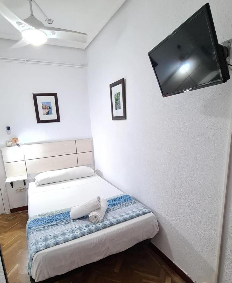 Hostal Santa Barbara Madrid Eksteriør billede