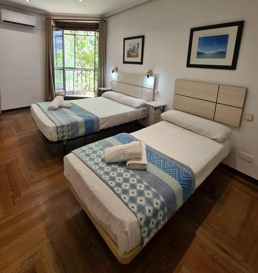 Hostal Santa Barbara Madrid Eksteriør billede