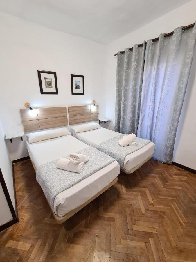 Hostal Santa Barbara Madrid Eksteriør billede
