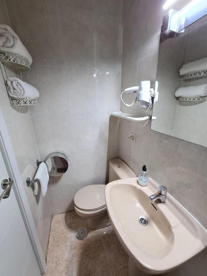 Hostal Santa Barbara Madrid Eksteriør billede