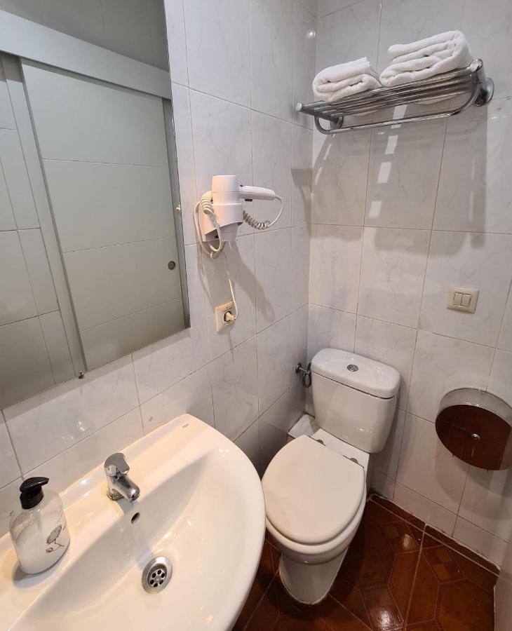 Hostal Santa Barbara Madrid Eksteriør billede